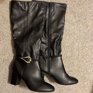 NEW WITHOUT TAG Dexflex waiver knee boots , size 9